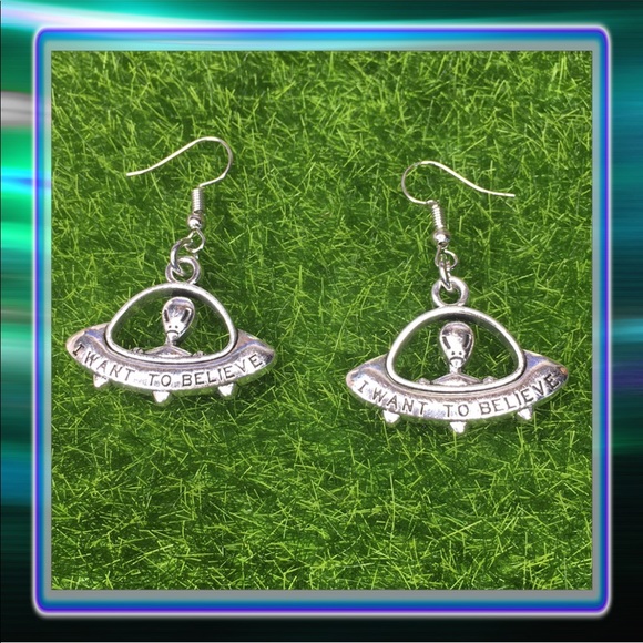 Alien Earrings - Picture 3 of 8